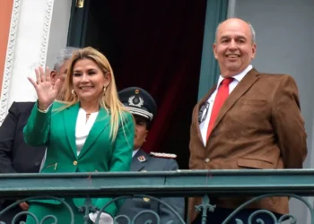 Jeanine Áñez y Arturo Murillo en el balcón del Palacio Quemado. Foto: archivo La Razón