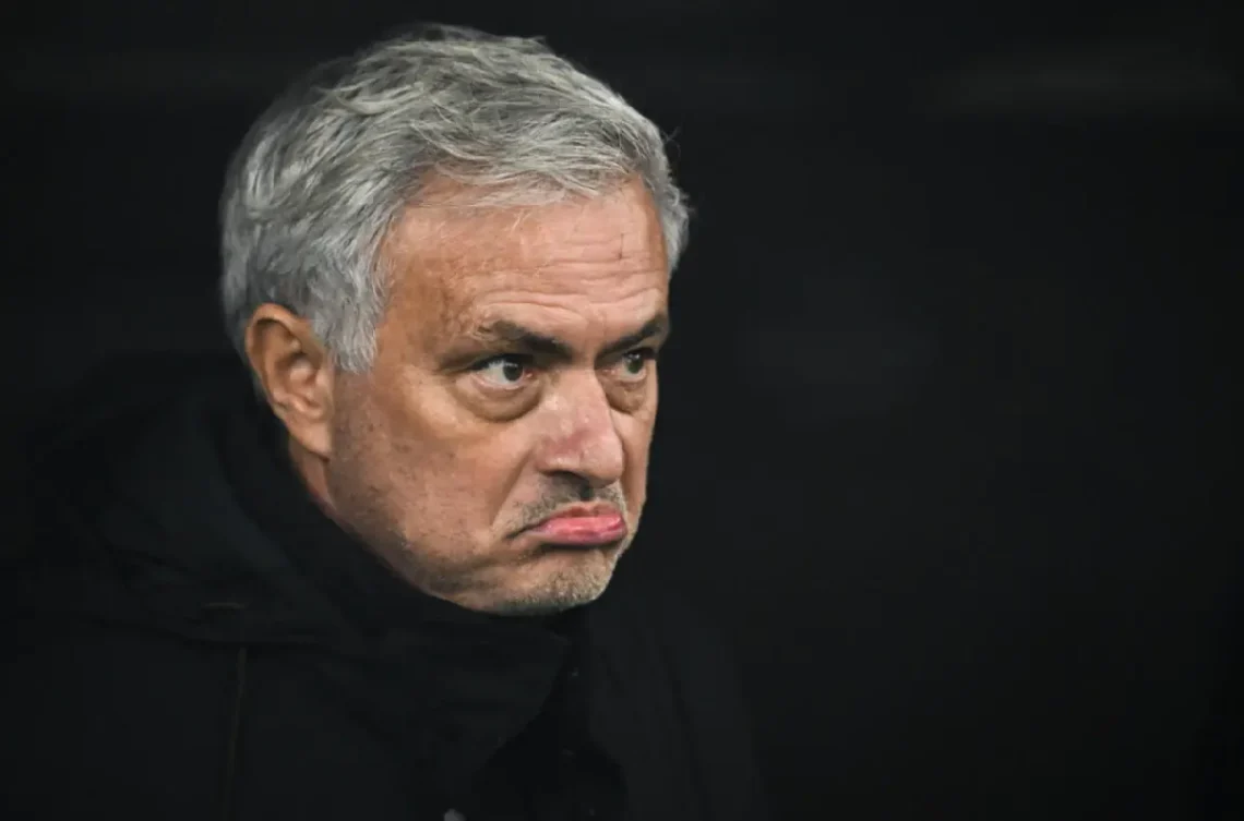 José Mourinho gesticula antes de un partido de la Europa League entre el Servette y el AS Roma. (FOTO: AFP)