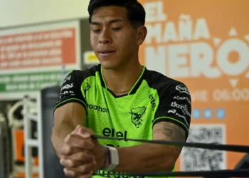El volante de marca Ervin Vaca en pleno trabajo de gimnasio (FBF).