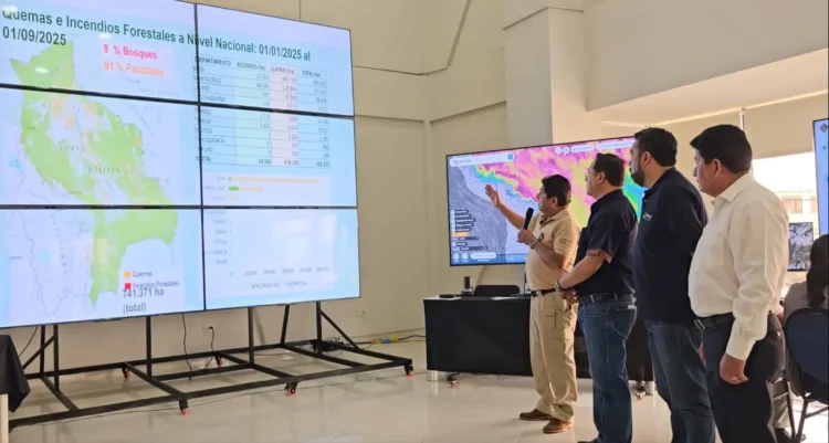 El reporte brindado por el viceministro Calvimontes, al presidente Luis Arce y ministros. Foto: Captura Centro Nacional de Monitoreo Contra Incendios.