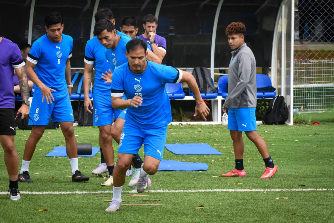 Leonel Justiniano en pleno entrenamiento en Belo Horizonte (Bolívar).