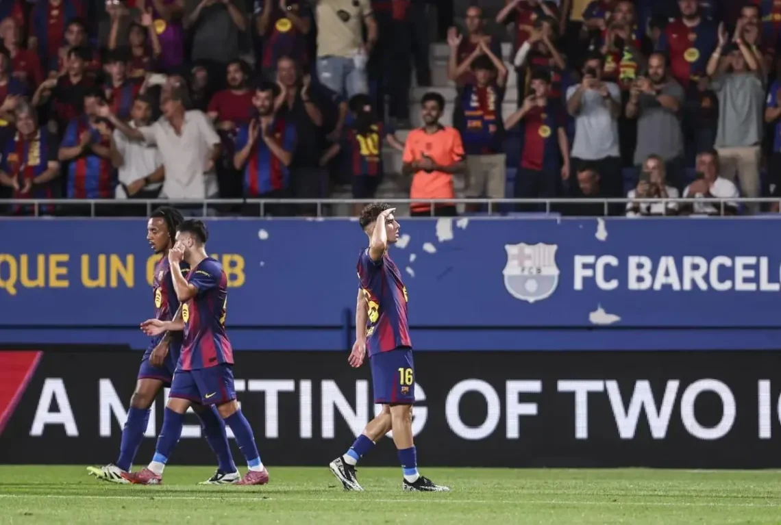 Los jugadores del Barcelona celebran el tanto de Fermín en el Johan Cruyff. (FOTO: AFP)