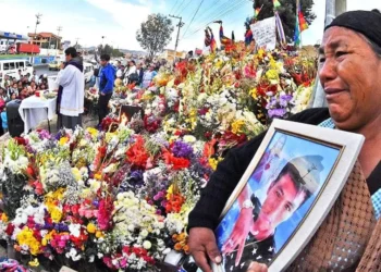 Una madre llora por la la muerte de su hijo en la masacre de Sacaba, en 2019. Foto: Archivo