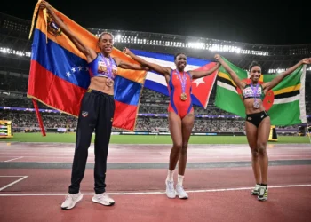 El podio de salto triple en el mundial de atletismo en la capital nipona (AFP).