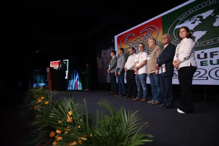 El seminario se realiza en la Expocruz 2025. Foto: Asocriabuf.