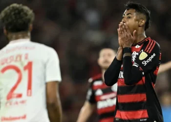 Bruno Henrique durante un partido del Flamengo e Inter de Porto Alegre por los octavos de final de la Copa Libertadores. (FOTO: AFP)