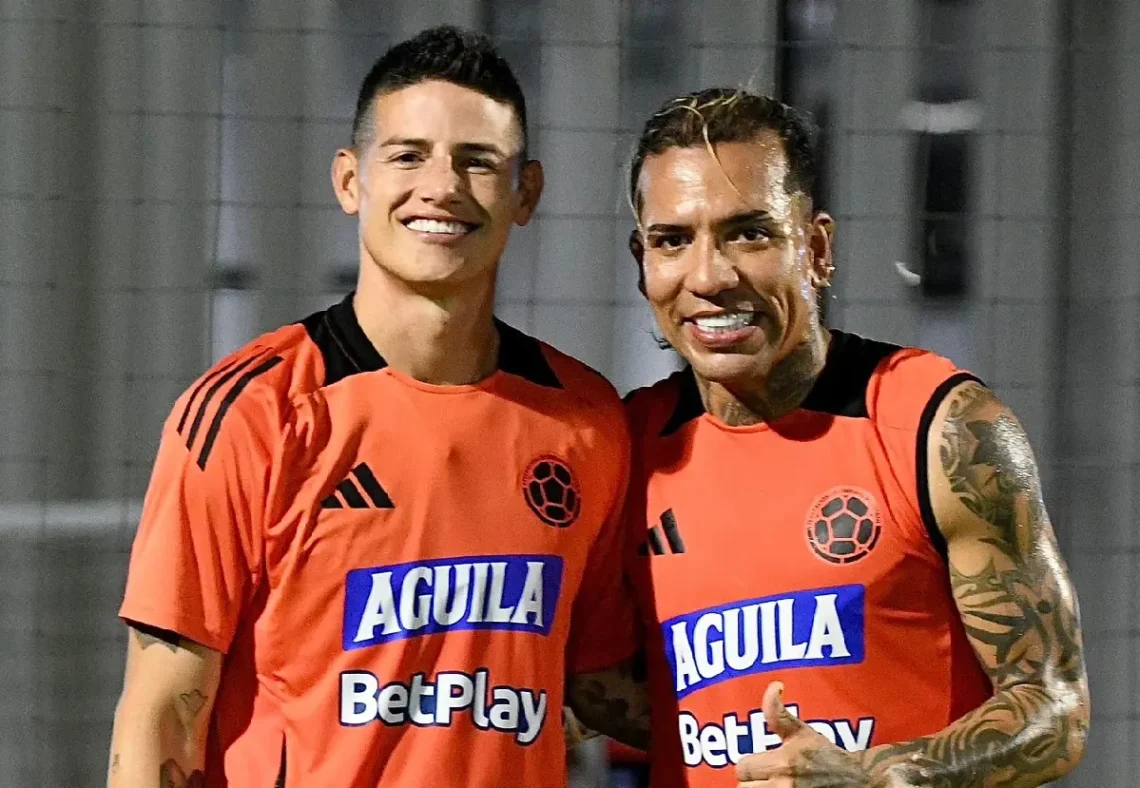 James Rodriguez y Dayro Moreno en el entrenamiento de Colombia. (FOTO: Selección Colombia - FCFSeleccionCol)
