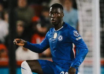 Moisés Caicedo en el empate del Chelsea con Brentford. (FOTO: Chelsea Football Club)