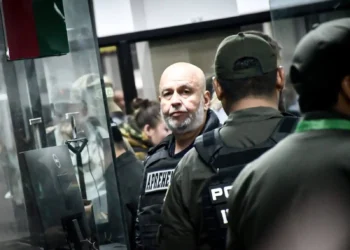El exministro de Gobierno Arturo murillo tras su llegada a Viru Viru, Santa Cruz.
Foto: APG