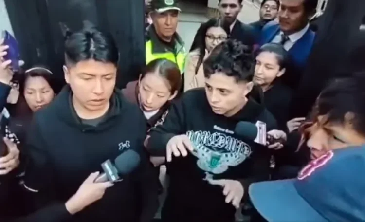 El cantante Percy Ríos antes de encararse con la prensa. Foto: RRSS.