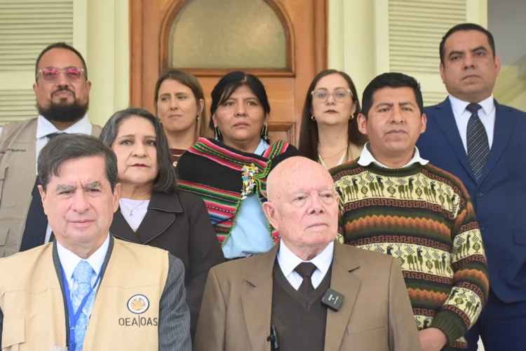 Vocales del TSE y representantes de la Misión Electoral de la OEA. (Foto: TSE)