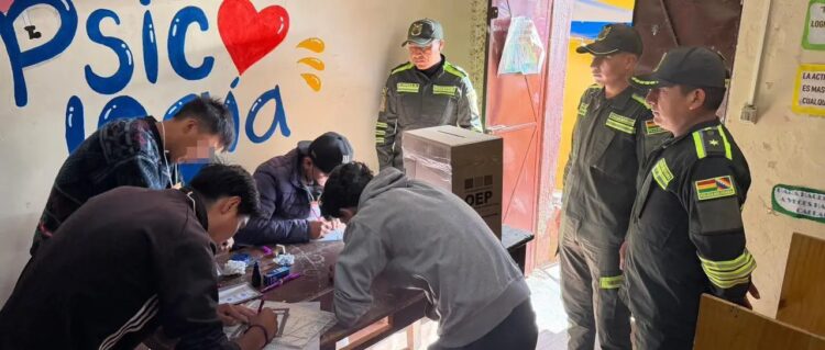 Más de 200 personas quedaron aprehendidas en recintos electorales. FOTO: Régimen Penitenciario