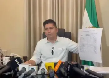 El presidente del Concejo de Santa Cruz, Juan Carlos Medrano, denunció exceso de personal en el Concejo, FOTO: Captura Entre Notas