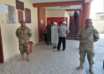 Militares resguardan un recinto electoral (Foto: Ministerio de Defensa)