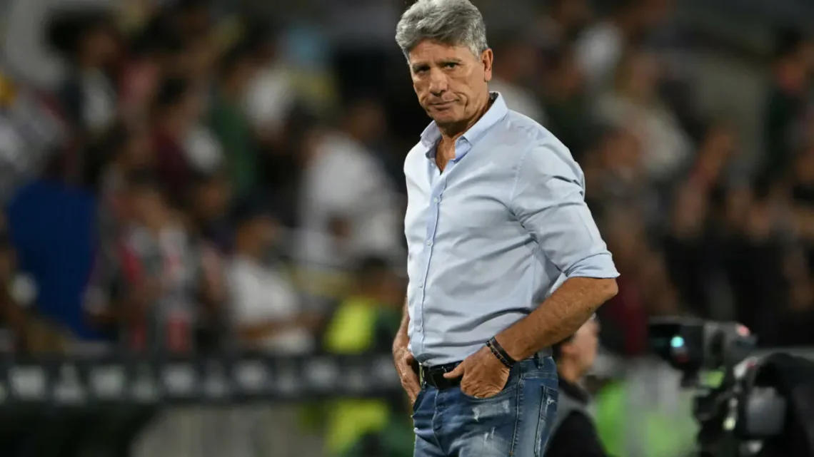 El entrenador Renato Gaúcho, en su último partido al mando de Fluminense, en la vuelta de los cuartos de final de la Copa Sudamericana ante Lanús. (FOTO: AFP)