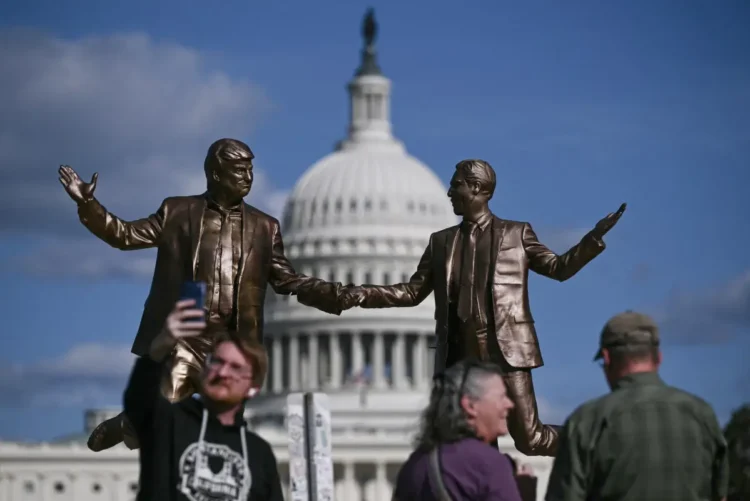 La estatua fue instalada a unos metros del Capitolio/AFP