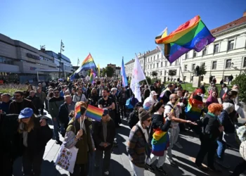 Al menos 8.000 personas marcharon pese a la prohibición/AFP