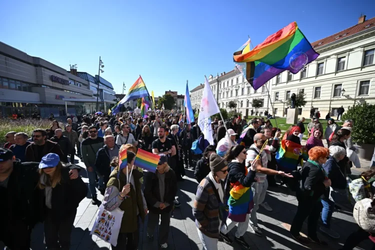 Al menos 8.000 personas marcharon pese a la prohibición/AFP