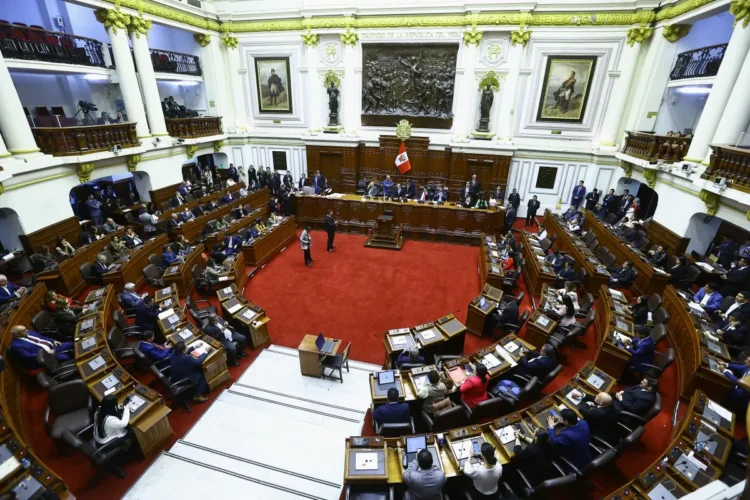 Boluarte debe presentarse en el Congreso para defenderse/AFP