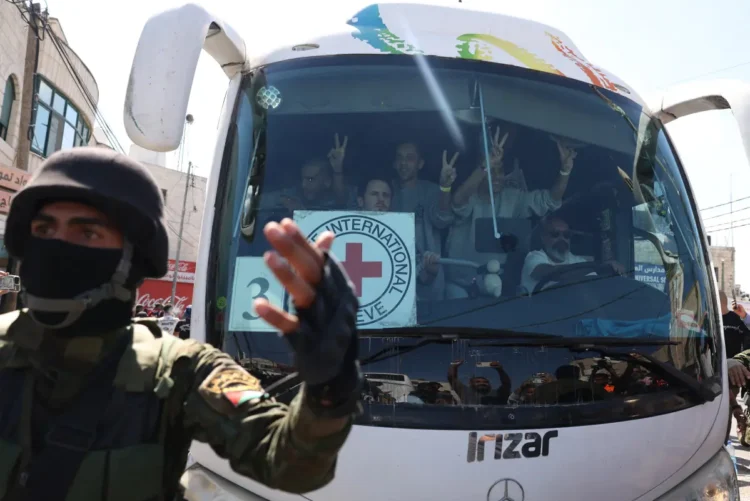 Los prisioneros palestinos llegan a Egipto/AFP