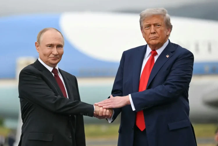 Putin y Trump hablaron por teléfono el miércoles/AFP