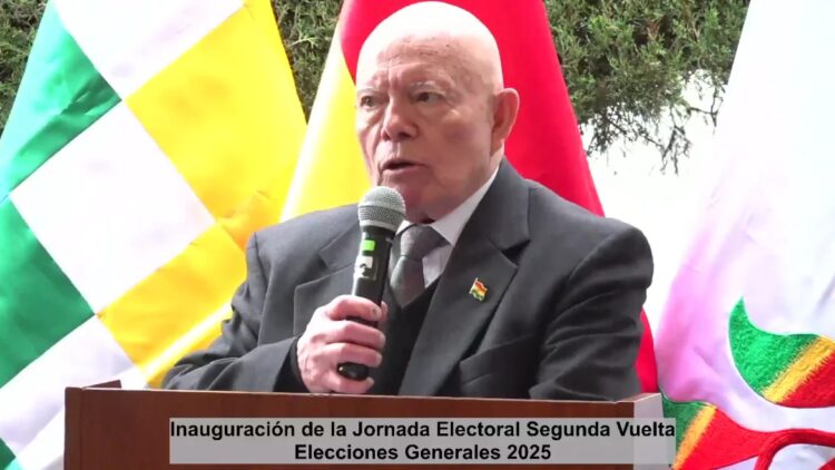 El presidente del TSE, Óscar Hassenteufuel,
