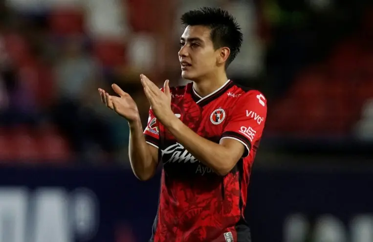 Gilberto Mora en el partido de la Liga MX entre San Luis y Tijuana. (FOTO: AFP)