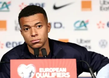 Kylian Mbappé en rueda de prensa en el estadio Parque de los Príncipes. (FOTO: AFP)