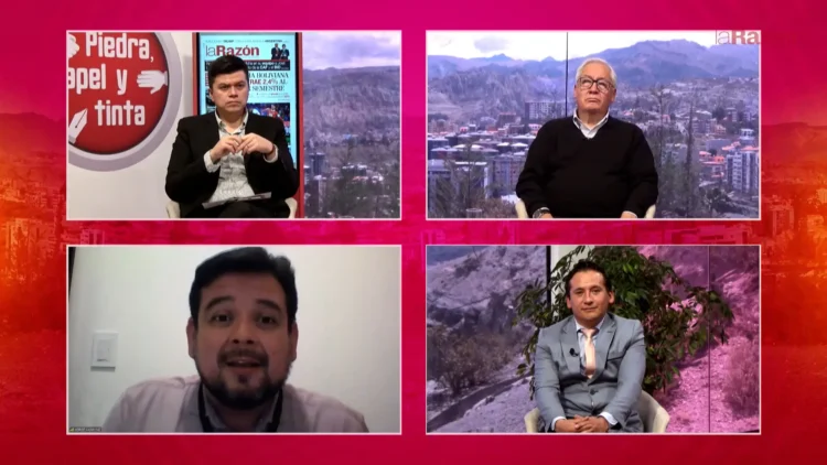 Los economistas Alberto Bonadona, Jorge Akamine y Omar Velasco en Piedra, Papel y Tinta de La Razón.
