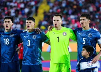 Jugadores de Paraguay entonando el himno nacional. (FOTO: Selección Paraguaya de Fútbol)