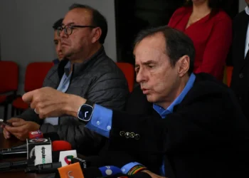 Jorge Quiroga, de Libre,  en conferencia de prensa.
Foto: APG