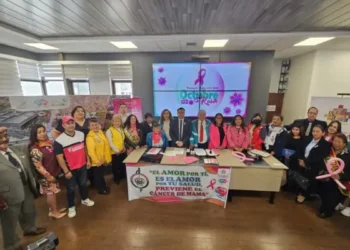 La Alcaldía de La Paz lanzó una campaña de prevención y detección del cáncer de mama y cuello uterino. FOTO: GAMLP