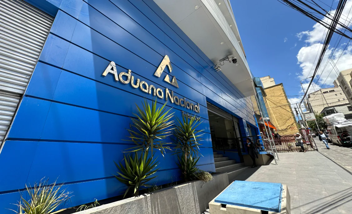 Aduana frustra un ataque y asegura un camión comisado