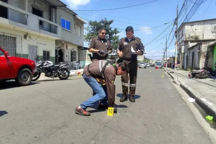 La Policía recolecta evidencias/AFP