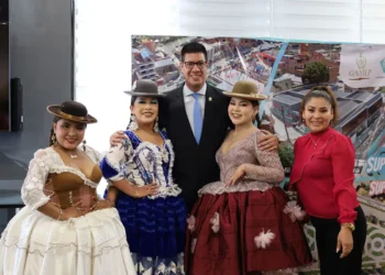 chola_pacena_desfile.jpg