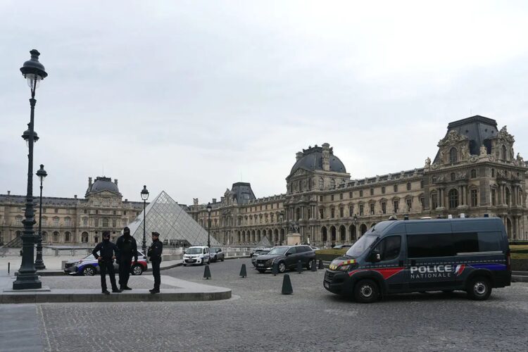 louvre_afp.jpg