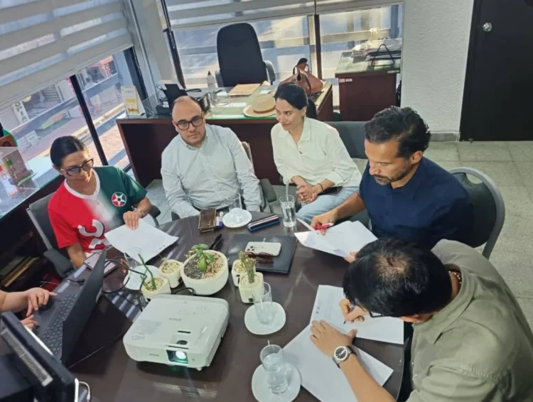 Delegados de Libre y PDC se reunidos con vocales del TSE-
Foto: DTV
