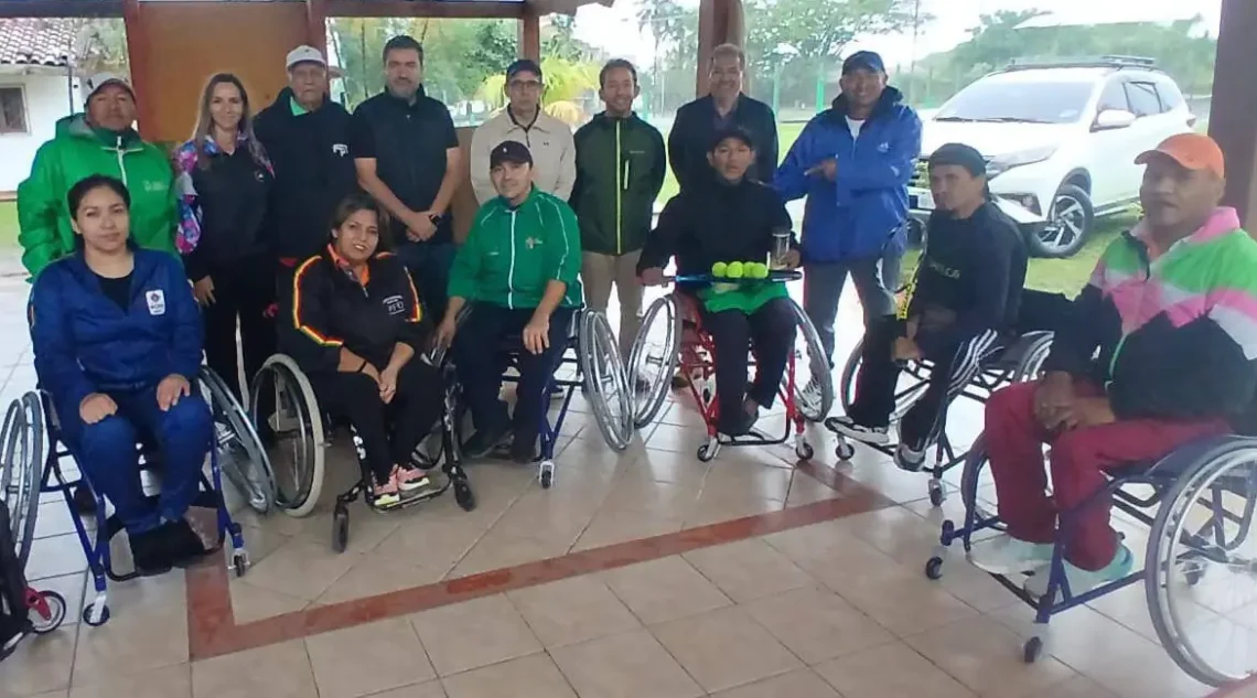 Fotos de la entrega de las 14 sillas de la ITF. (FOTO: ADTSCZ)