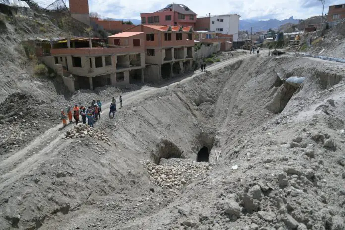 La Alcaldía de La Paz realiza trabajos de estabilización en la zona Bajo Llojeta. FOTO: GAMLP
