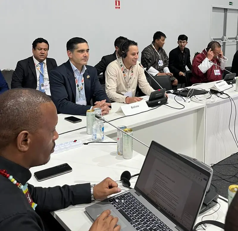 Edmand Lara y el ministro Oscar Justiniano representaron a Bolivia en la COP30. Foto: Vicepresidencia.
