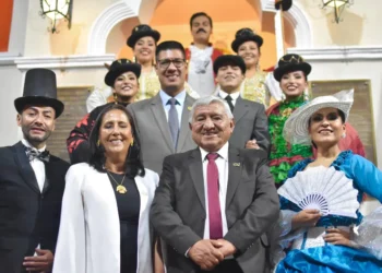 El alcalde Iván Arias en la bienvenida a las delegaciones. Foto: GAMLP.