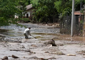 Un aluvión causó destrucción en la población de Achira, municipio de Samaipata (Santa Cruz), donde centenares de familias perdieron sus viviendas y pertenencias. (Foto: APG)