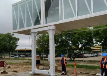 Los avances del puente de abordaje en el aeropuerto de Viru Viru. Foto: Naabol.