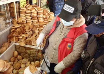 La Intendencia de El Alto realizó operativos para evitar alza de precio del pan de batalla. FOTO: GAMEA