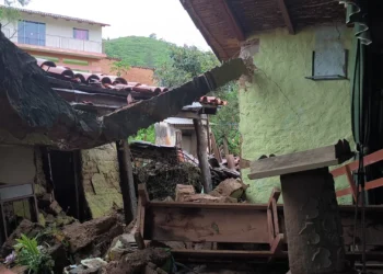 El desborde del río provocó el deslizamiento de algunas viviendas. Foto: Alcaldía de Samaipata.