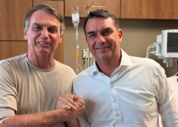 Flávio junto a su padre Jair Bolsonaro/RRSSFlávioB