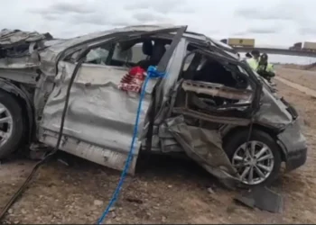 Un vehículo en el que se trasladaba una familia sufrió un accidente en Patacamaya. FOTO: RRSS