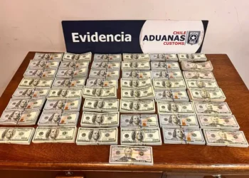 El dinero encontrado en el bus/Aduanas de Chile