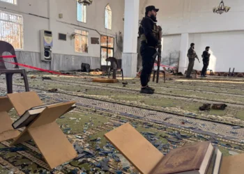 La explosión provocó daños dentro la mezquita/AFP