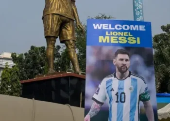 Estatua de Lionel Messi en India. (AFP)